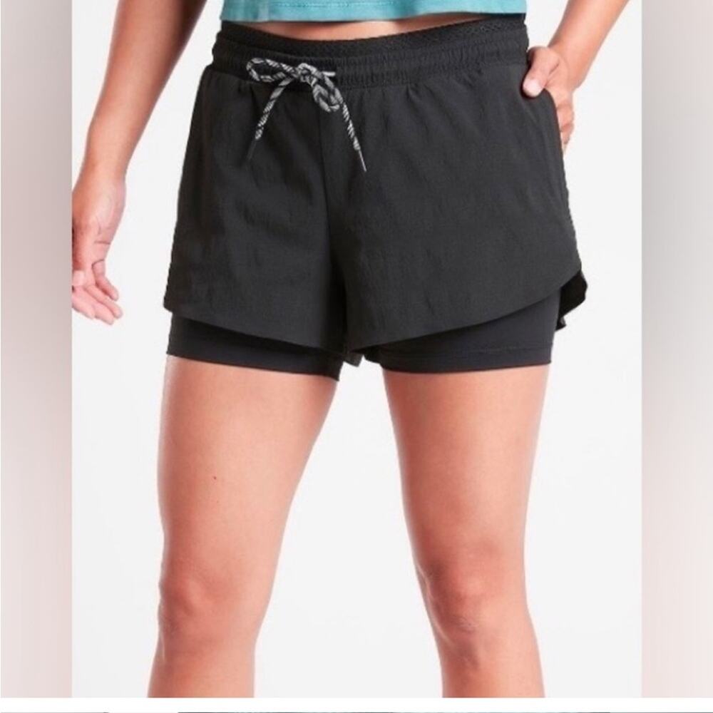 Athleta Trekkie Crest 2 in 1 Shortie Hiking Shorts Black 2
